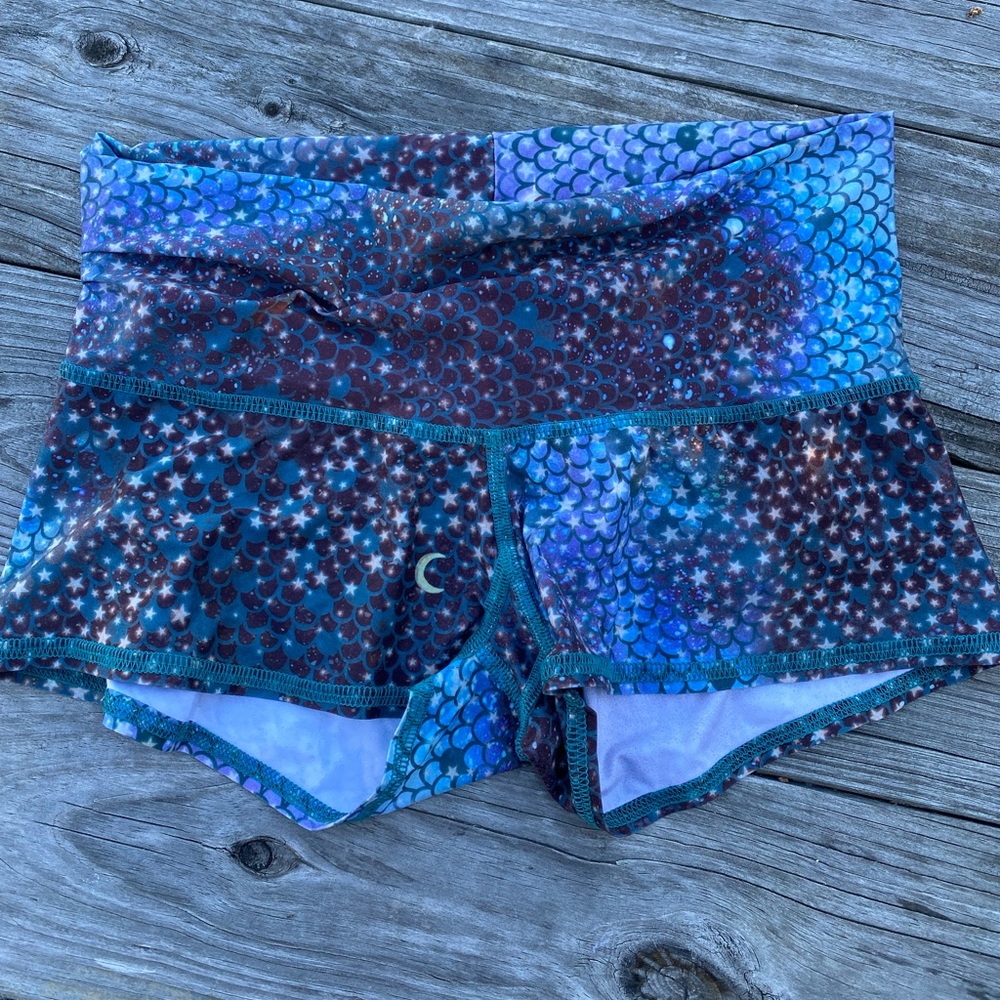 Teeki shorts